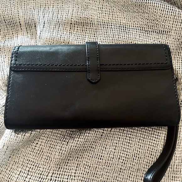 HP🎉Coach Wristlet - Wallet - Classic & Understated Smooth High Quality Leather! - Picture 10 of 16